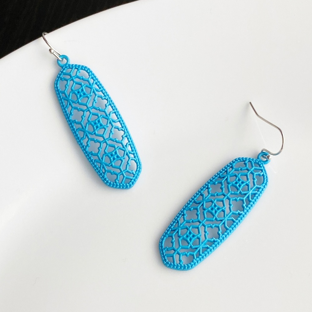 NEW Oval Filigree Earrings (blue) - Picture 4 of 8